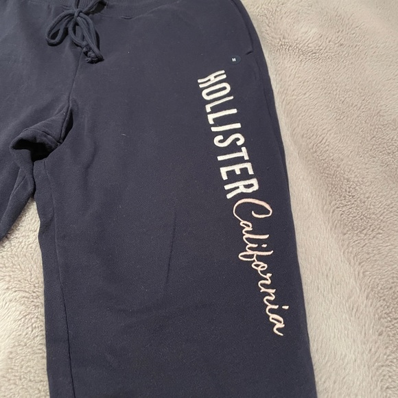 Hollister High Rise Joggers - Picture 2 of 6